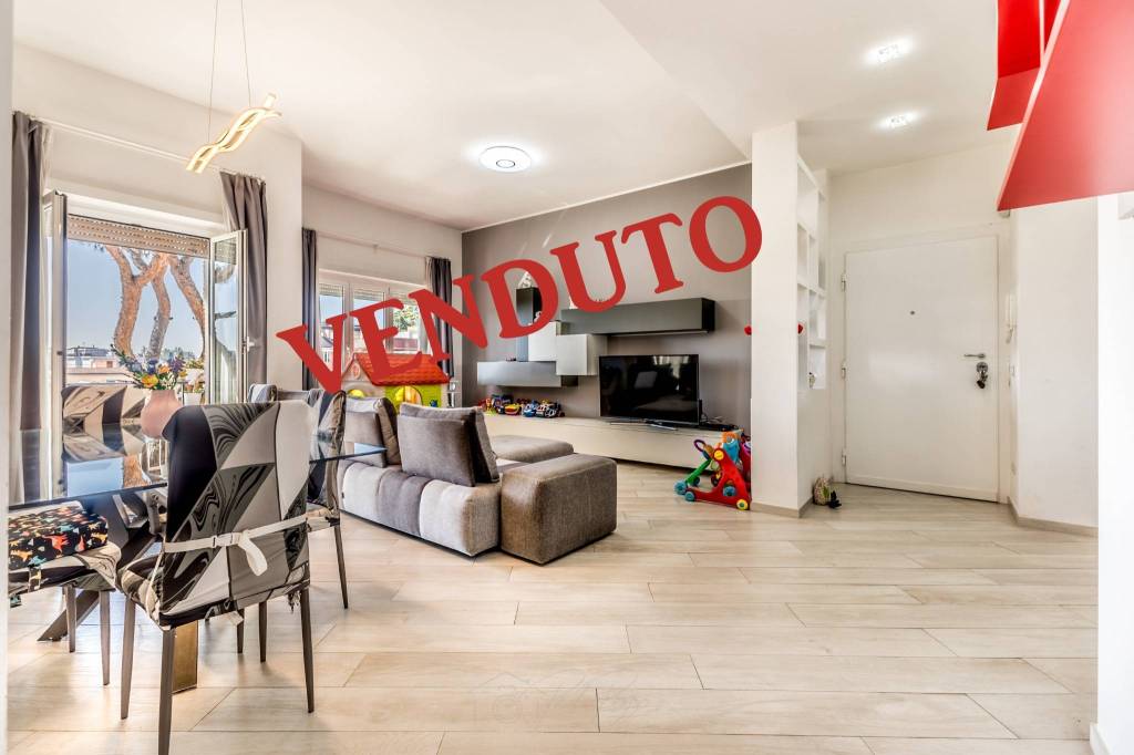 appartamento in vendita a Roma in zona Tomba di Nerone