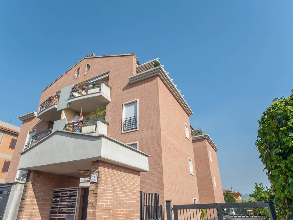 appartamento in vendita a Roma in zona Borghesiana