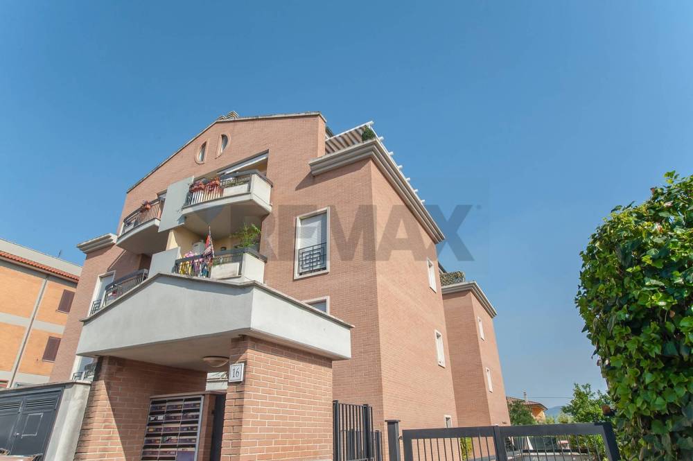 appartamento in vendita a Roma in zona Ponte di Nona