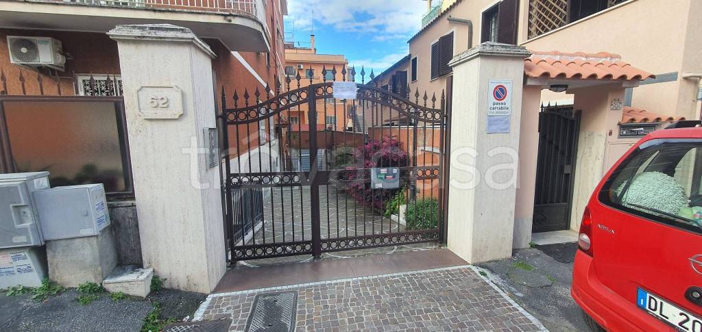 appartamento in vendita a Roma in zona Tuscolano