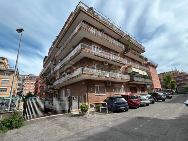 locale di sgombero in vendita a Roma in zona Appio Claudio