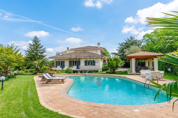 casa indipendente in vendita a Roma in zona Olgiata