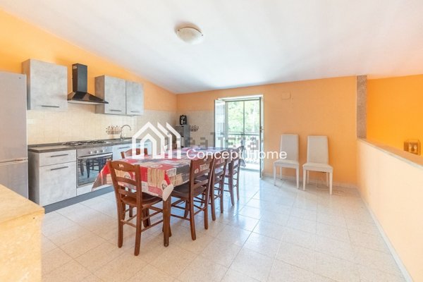 appartamento in vendita a Roma in zona Valle Santa