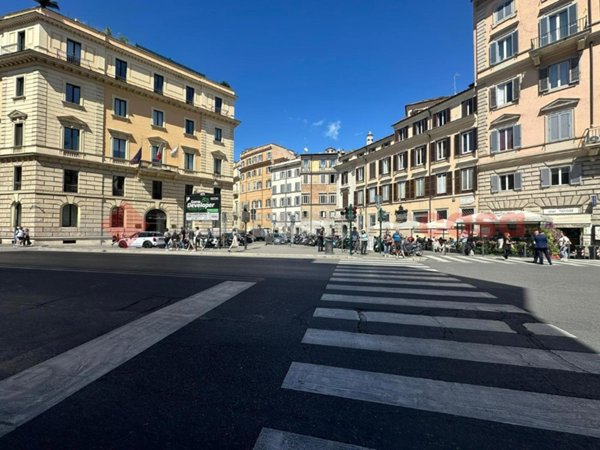 negozio in vendita a Roma in zona Rione di Ponte