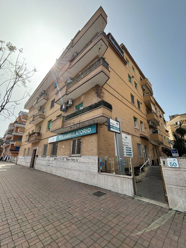 appartamento in vendita a Roma in zona Ostia