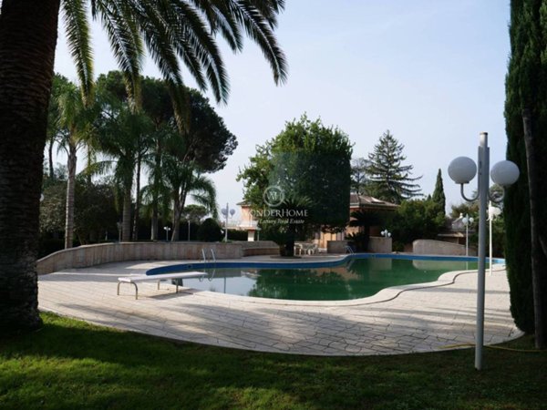casa indipendente in vendita a Roma