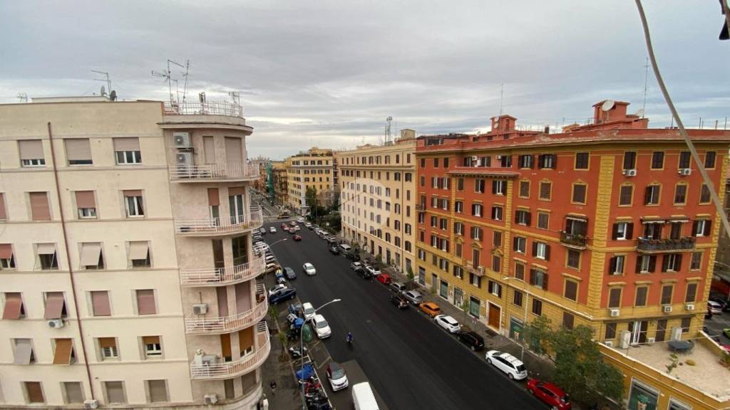 appartamento in vendita a Roma in zona Tuscolano