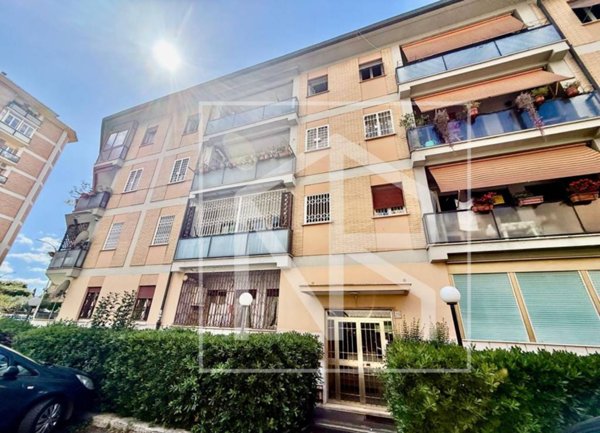 appartamento in vendita a Roma in zona Torre Spaccata