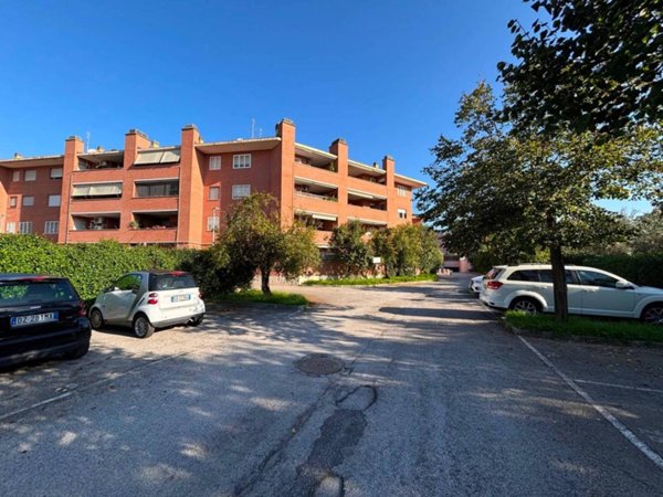 appartamento in vendita a Roma in zona Torre Angela