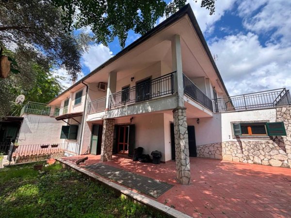 casa indipendente in vendita a Roma in zona Appio Claudio
