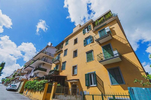 appartamento in vendita a Roma in zona Tomba di Nerone
