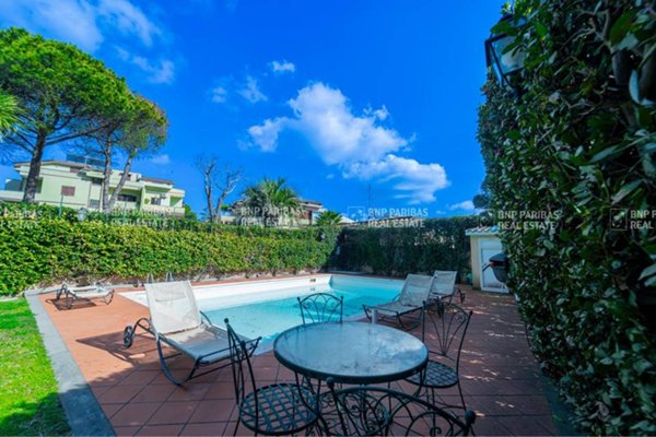 casa indipendente in vendita a Roma in zona Axa