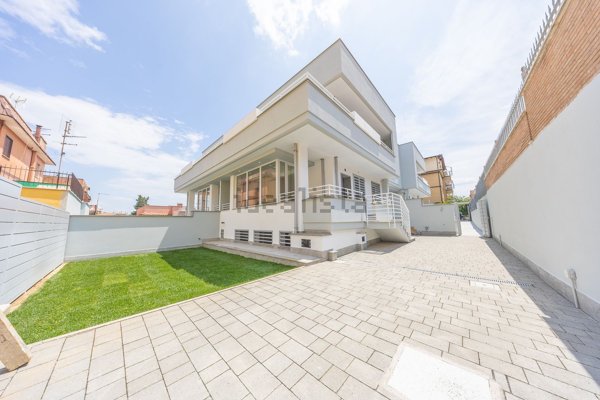 casa indipendente in vendita a Roma in zona Tor Bella Monaca