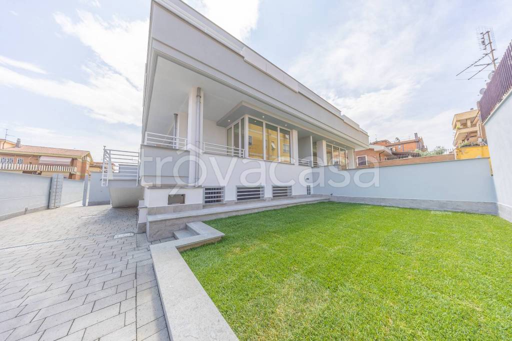 casa indipendente in vendita a Roma in zona Borghesiana