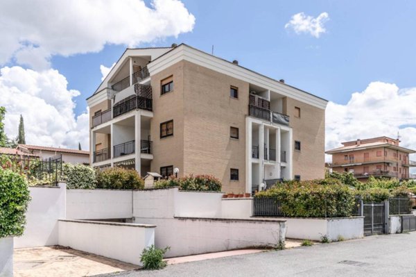 appartamento in vendita a Roma in zona Castelverde