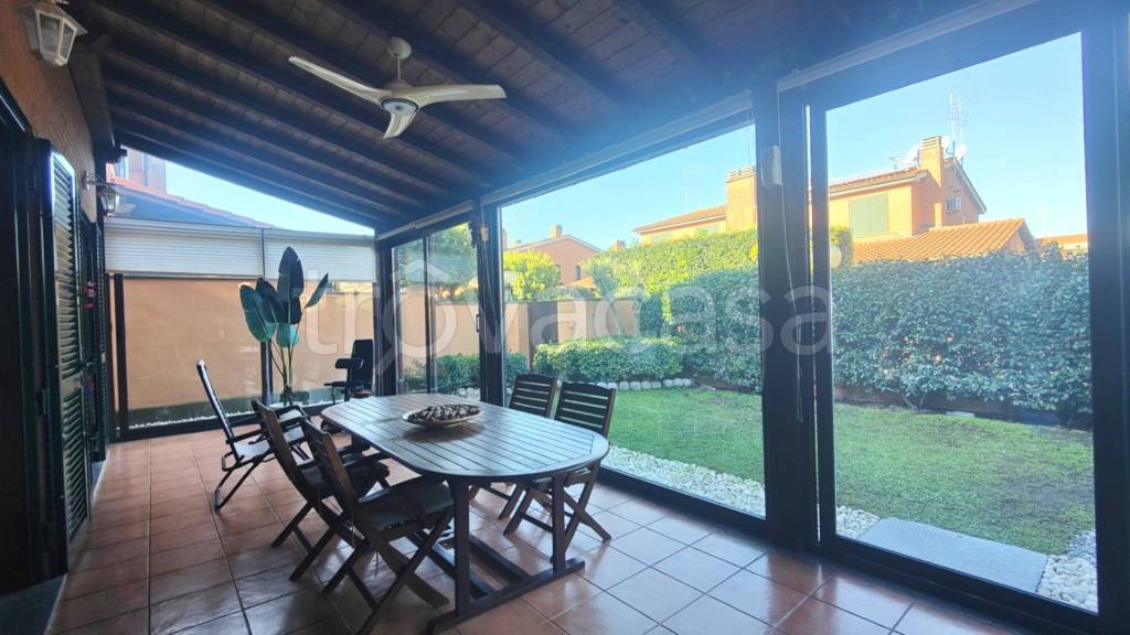 casa indipendente in vendita a Roma in zona Infernetto