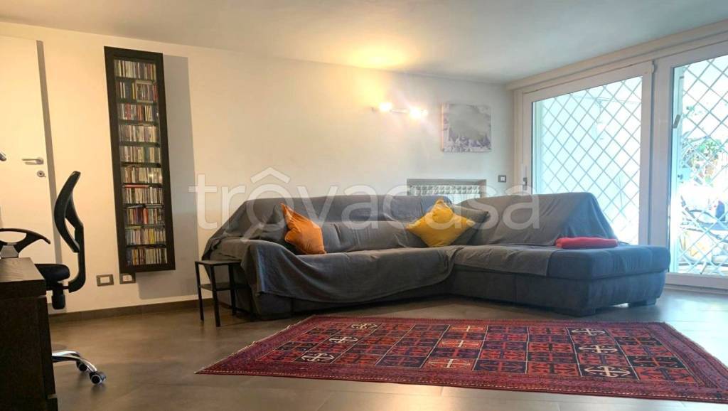 casa indipendente in vendita a Roma in zona Casal Palocco