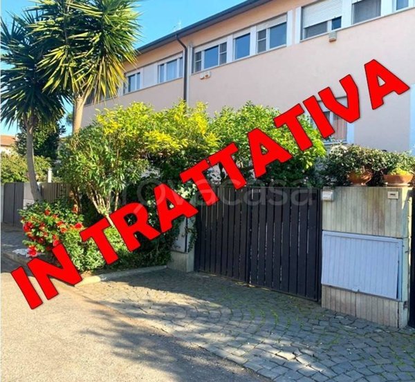 casa indipendente in vendita a Roma in zona Casal Palocco