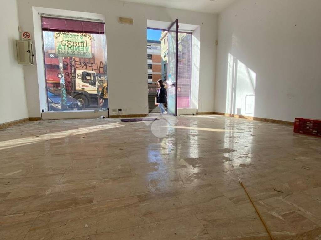 negozio in vendita a Roma in zona Prenestino-Centocelle