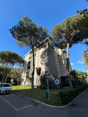 appartamento in vendita a Roma in zona EUR