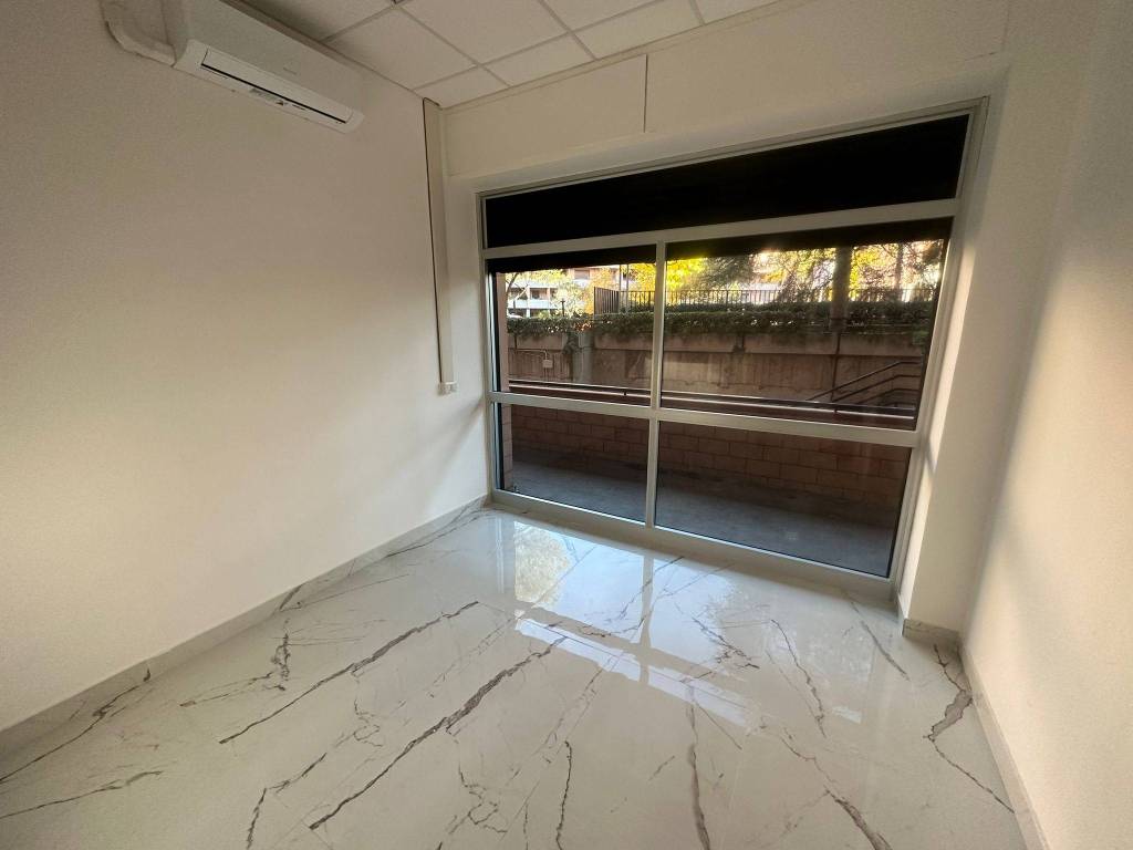 negozio in vendita a Roma in zona Giuliano Dalmata
