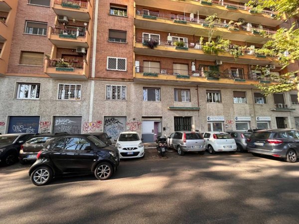 negozio in vendita a Roma in zona Monte Sacro/Talenti