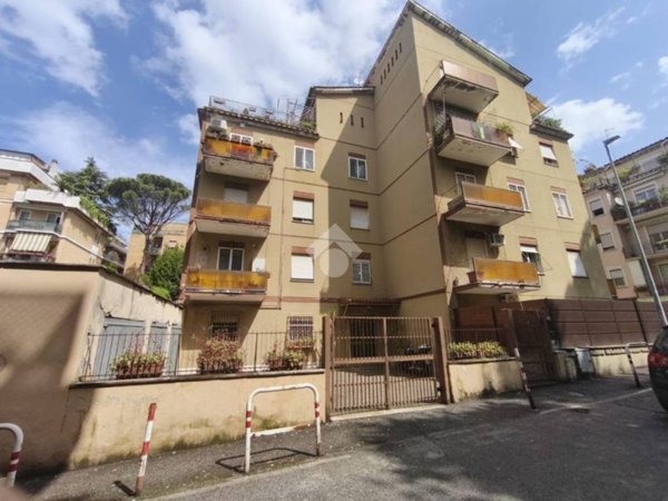 appartamento in vendita a Roma in zona Tomba di Nerone