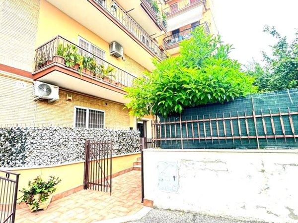 appartamento in vendita a Roma in zona Colle del Sole