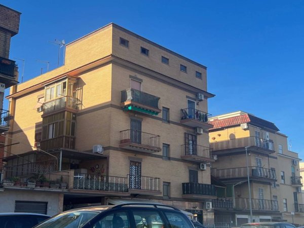 appartamento in vendita a Roma in zona Torre Angela