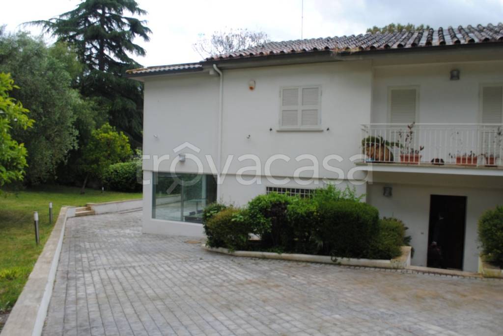 casa indipendente in vendita a Roma in zona Massimina/Casal Lumbroso