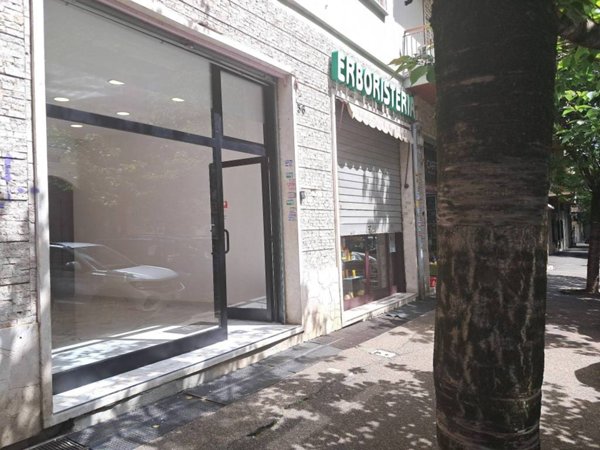 negozio in vendita a Roma in zona Appio Latino