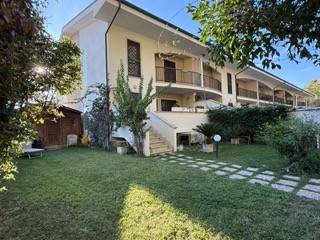 casa indipendente in vendita a Roma in zona Infernetto