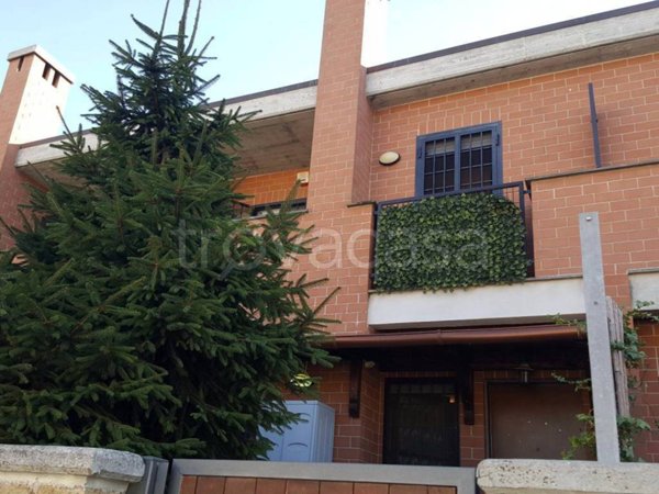 casa indipendente in vendita a Roma in zona Ostia Antica
