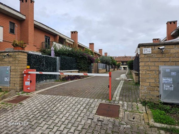 casa indipendente in vendita a Roma in zona Ostia Antica