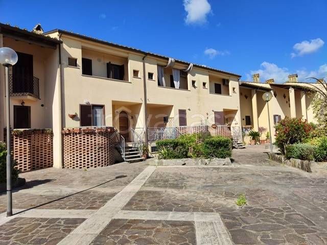 casa indipendente in vendita a Roma in zona Pantan Monastero