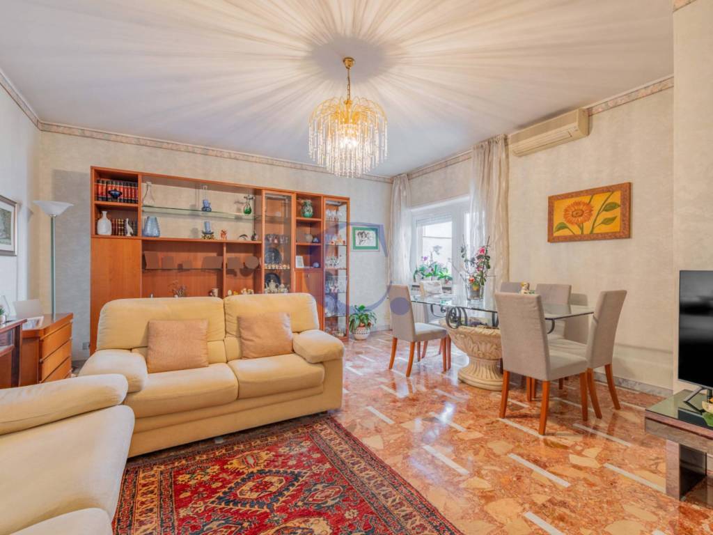 appartamento in vendita a Roma in zona Appio Latino