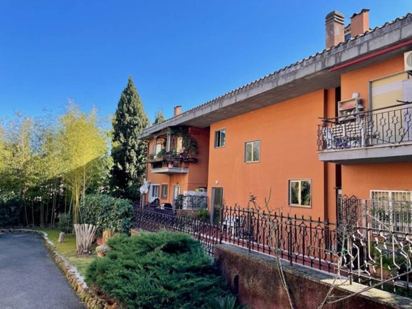 appartamento in vendita a Roma in zona Tomba di Nerone