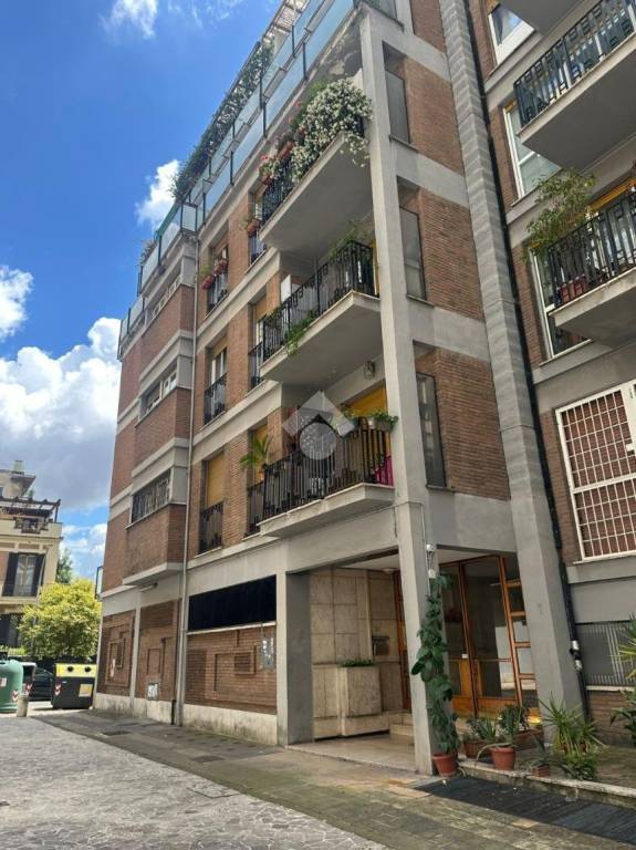 appartamento in vendita a Roma in zona Appio Latino