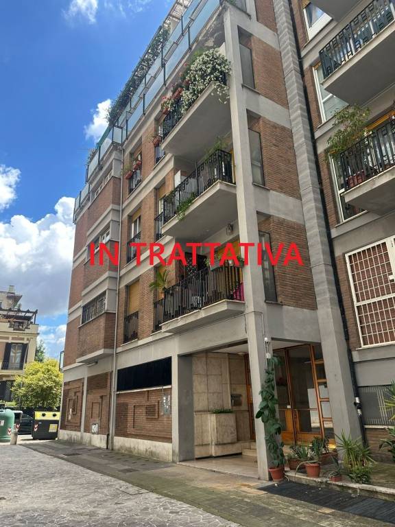 appartamento in vendita a Roma in zona Appio Latino