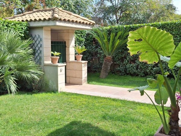 casa indipendente in vendita a Roma in zona Casal Morena