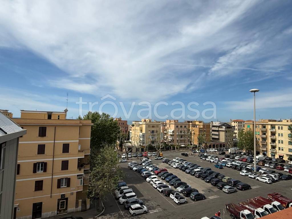 appartamento in vendita a Roma in zona Ostia