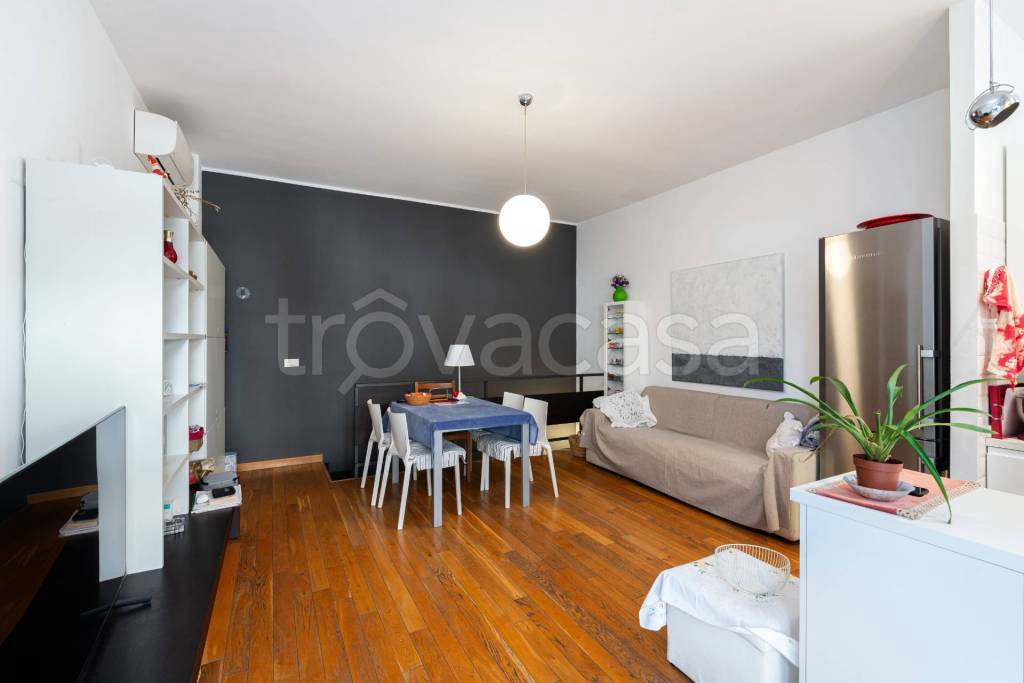 appartamento in vendita a Roma in zona Axa