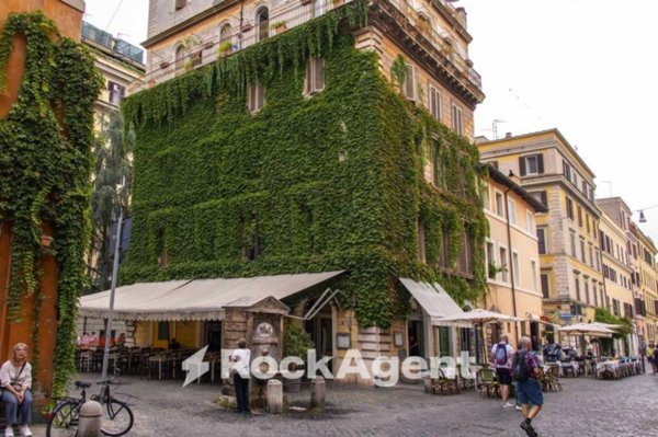 negozio in vendita a Roma in zona Rione Borgo