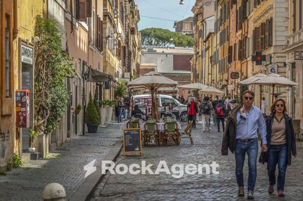 negozio in vendita a Roma in zona Rione Borgo
