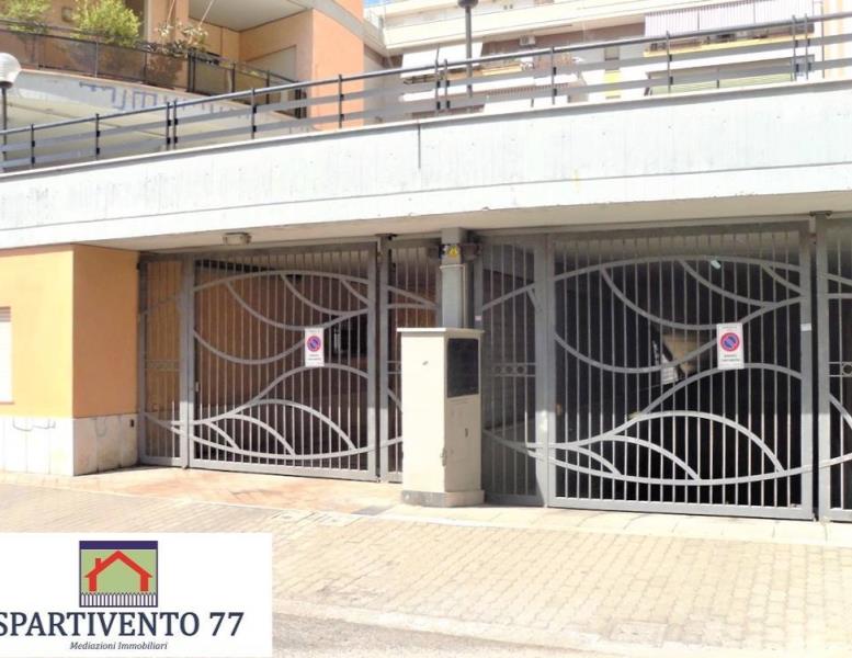 locale di sgombero in vendita a Roma in zona Ostia