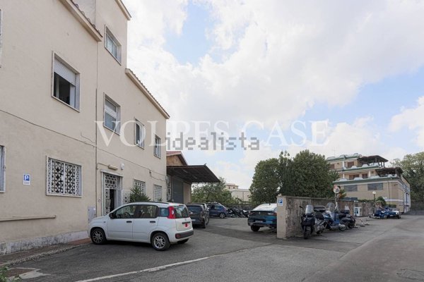 locale commerciale in vendita a Roma in zona Pietralata