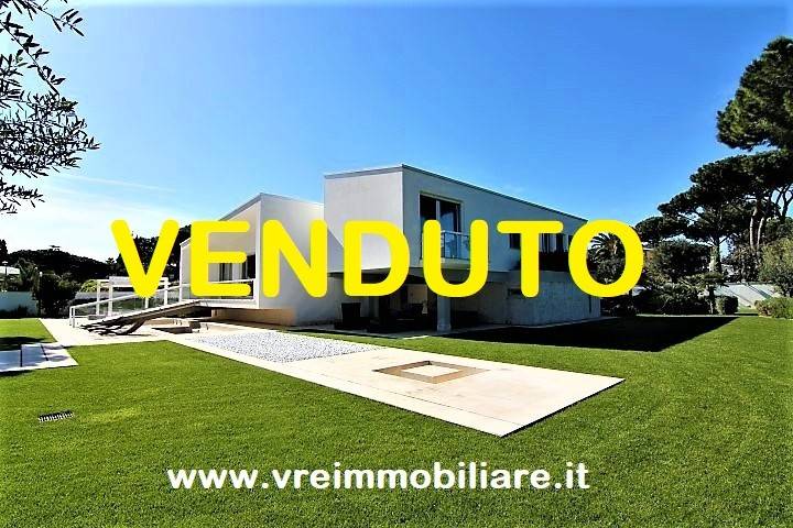 casa indipendente in vendita a Roma in zona Casal Palocco