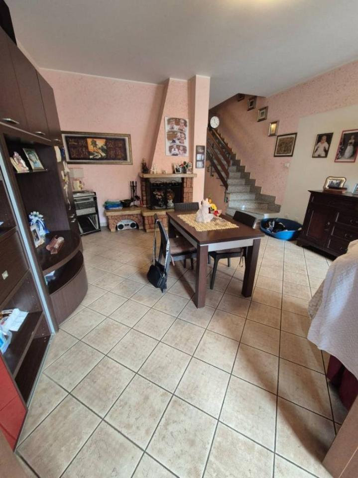 casa indipendente in vendita a Roma in zona Finocchio