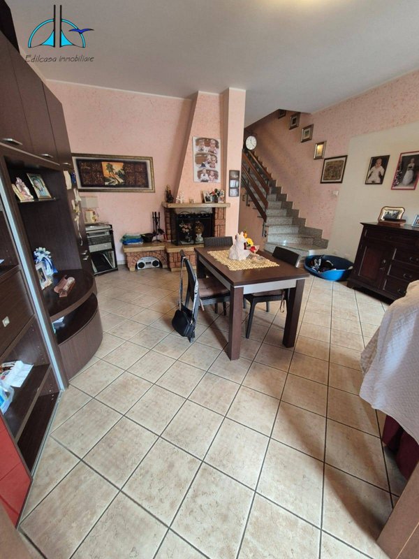 casa indipendente in vendita a Roma in zona Finocchio