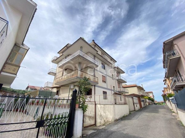 appartamento in vendita a Roma in zona Finocchio